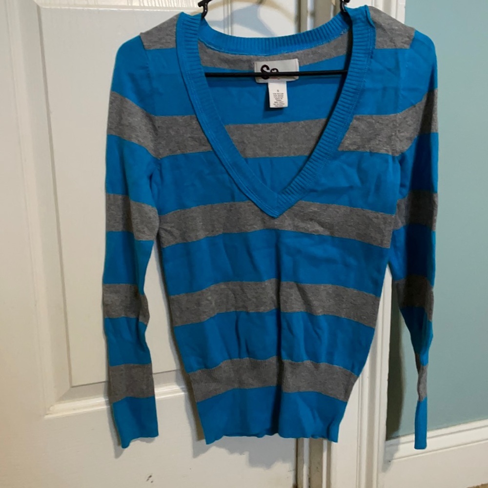 Long sleeve blue and grey sweater